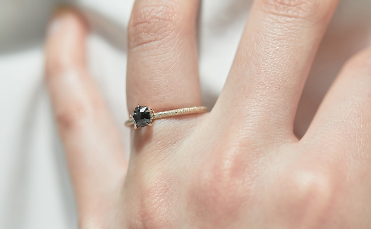 Stardust Ring-Black Spinel