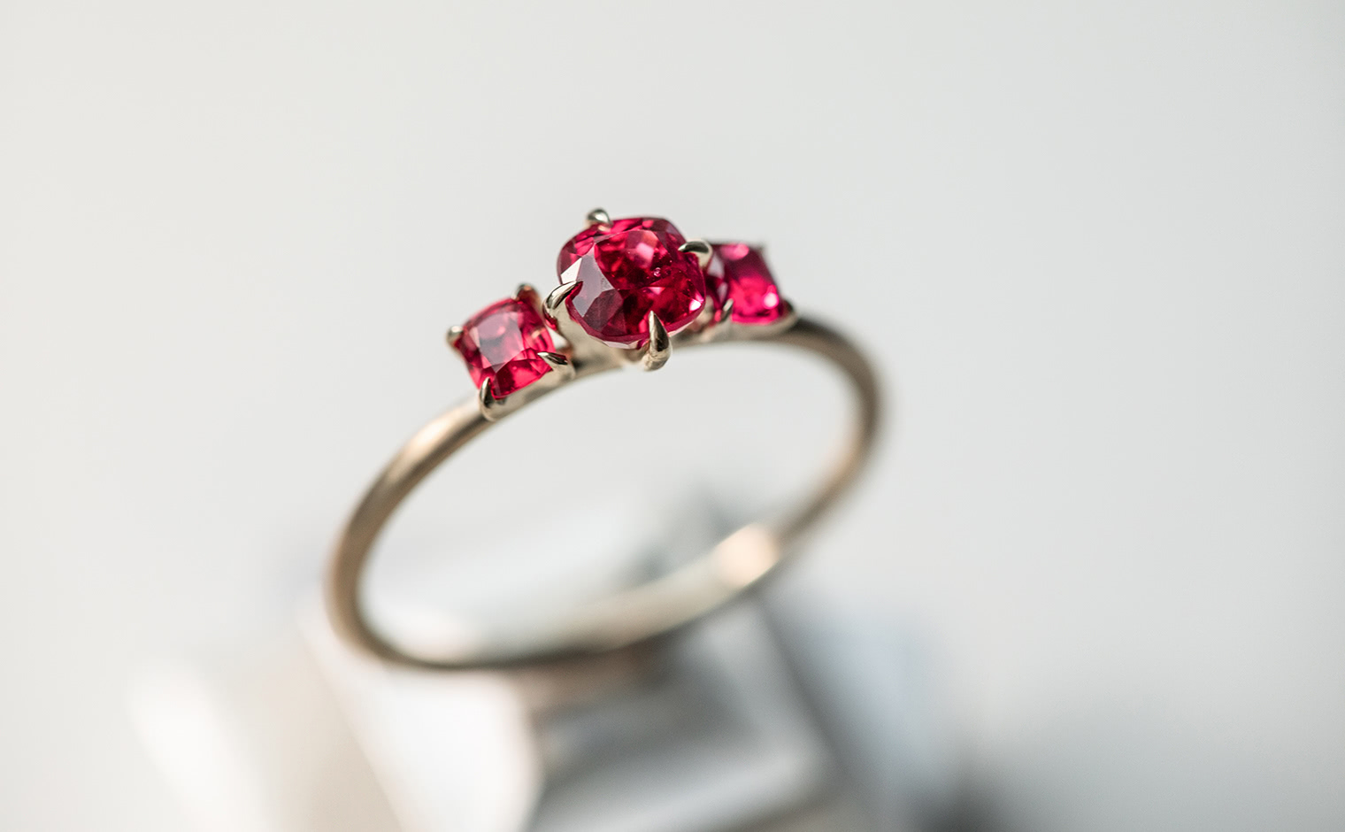 Triplets Iceberg Ring-Spinel