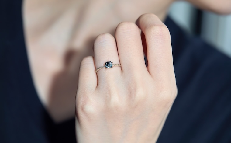 Stardust Ring-Black Spinel