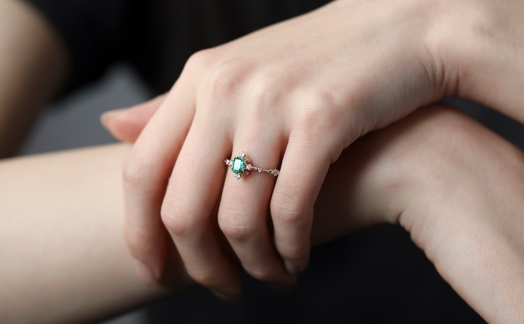 Snowflake Ring Supreme-Emerald