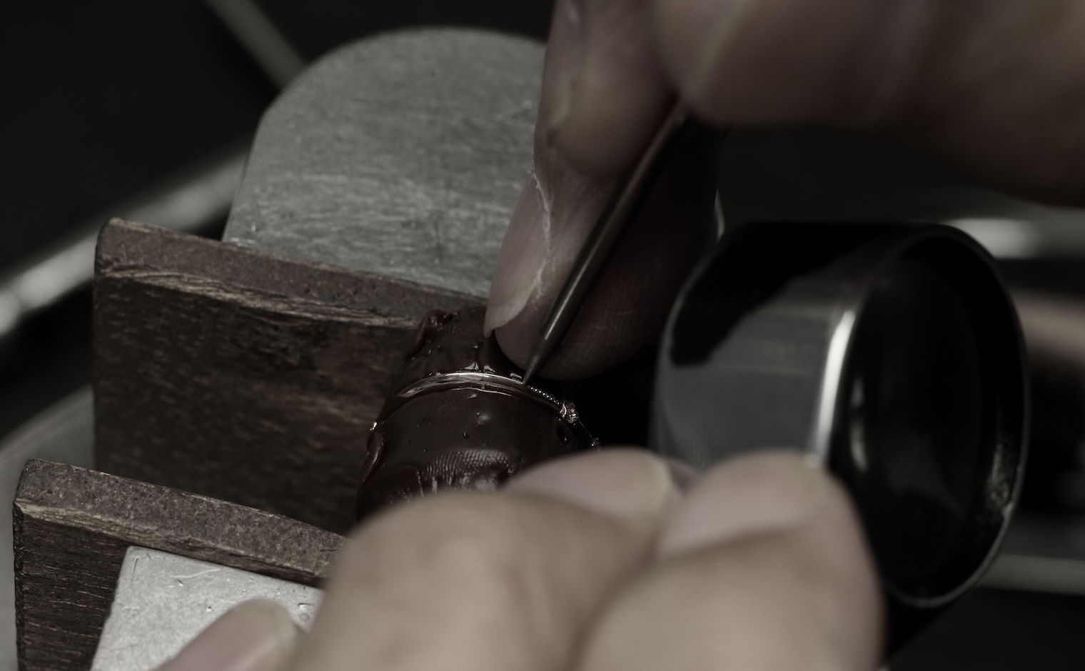 Hand-applied milgrain detail on a bespoke kataoka ring, Japanese fine jewelry craftsmanship